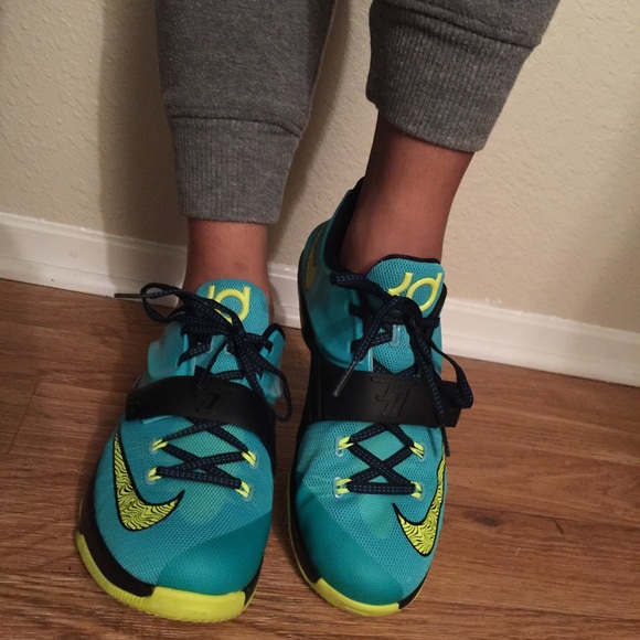 Nike - Picture 2 of 7